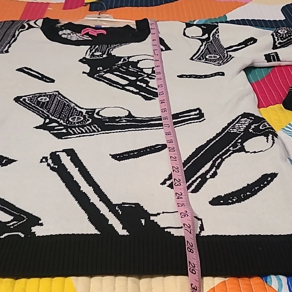THE Bestsey Johnson Gun Sweater - Picture 4 of 8